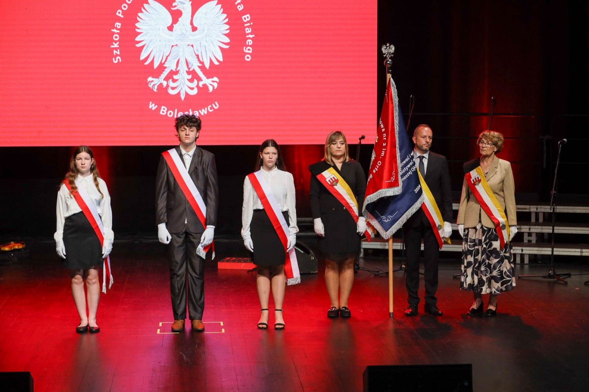 Uroczystość nadania imienia Orła Białego Szkole Podstawowej nr 2 w Bolesławcu