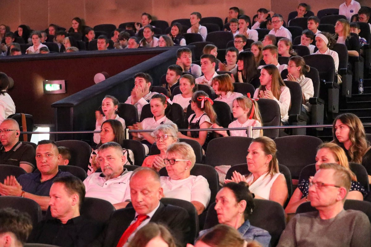 Uroczystość nadania imienia Orła Białego Szkole Podstawowej nr 2 w Bolesławcu