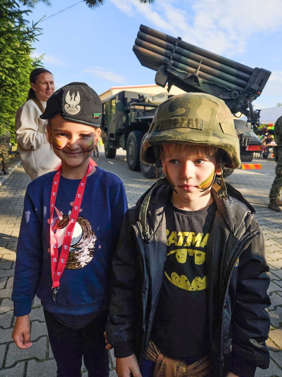 Przedszkolaki w 23 Śląskim Pułku Artylerii w Bolesławcu