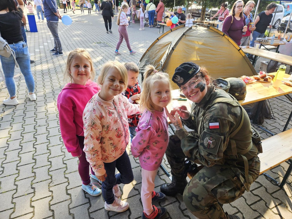 Przedszkolaki w 23 Śląskim Pułku Artylerii w Bolesławcu