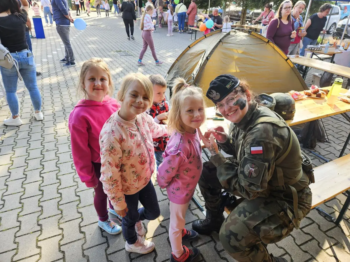 Przedszkolaki w 23 Śląskim Pułku Artylerii w Bolesławcu