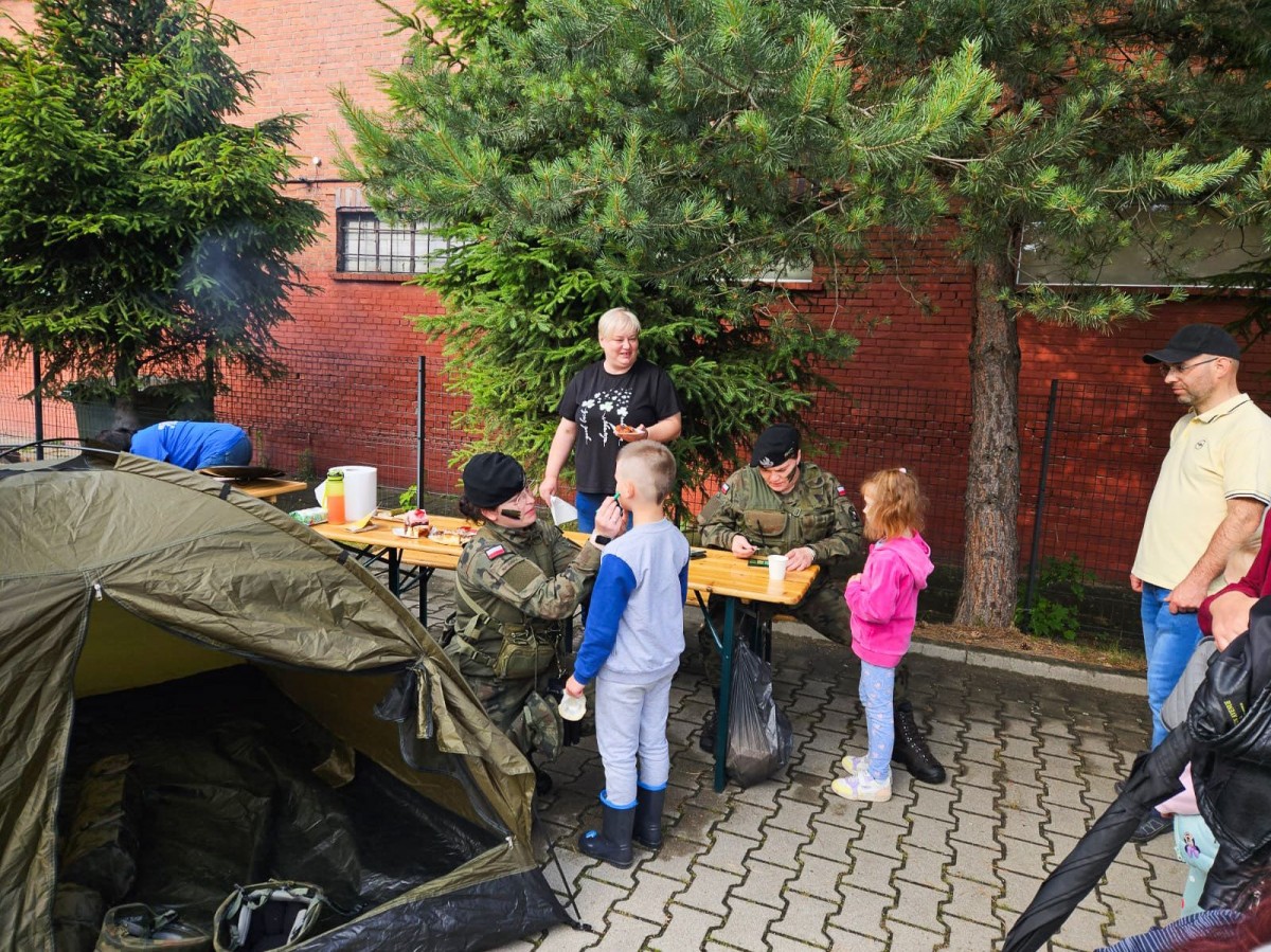 Przedszkolaki w 23 Śląskim Pułku Artylerii w Bolesławcu