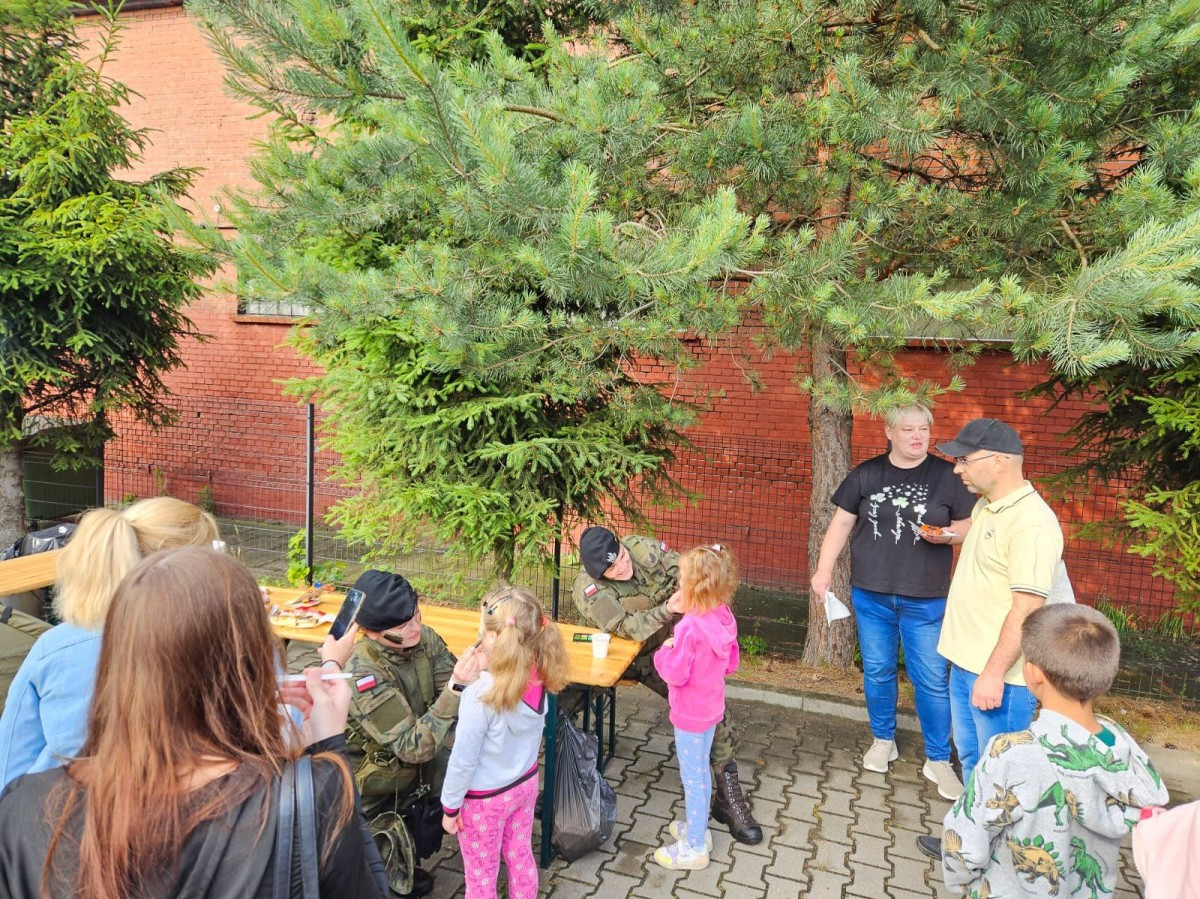 Przedszkolaki w 23 Śląskim Pułku Artylerii w Bolesławcu