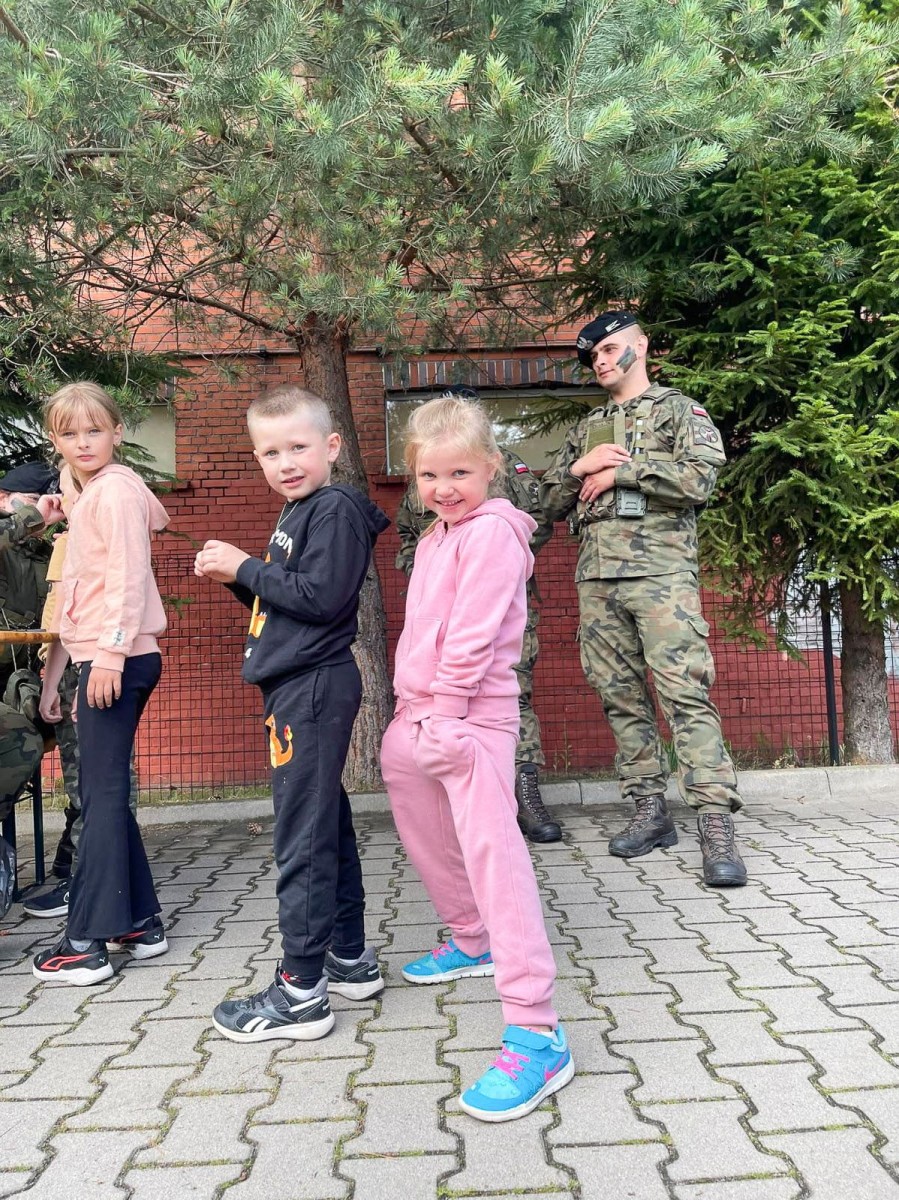 Przedszkolaki w 23 Śląskim Pułku Artylerii w Bolesławcu