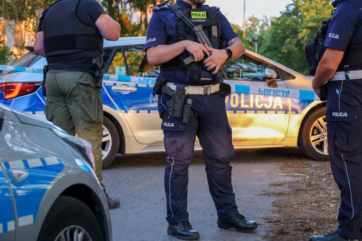 Strzelanina w Bolesławcu. Nastolatek postrzelił policjanta w głowę