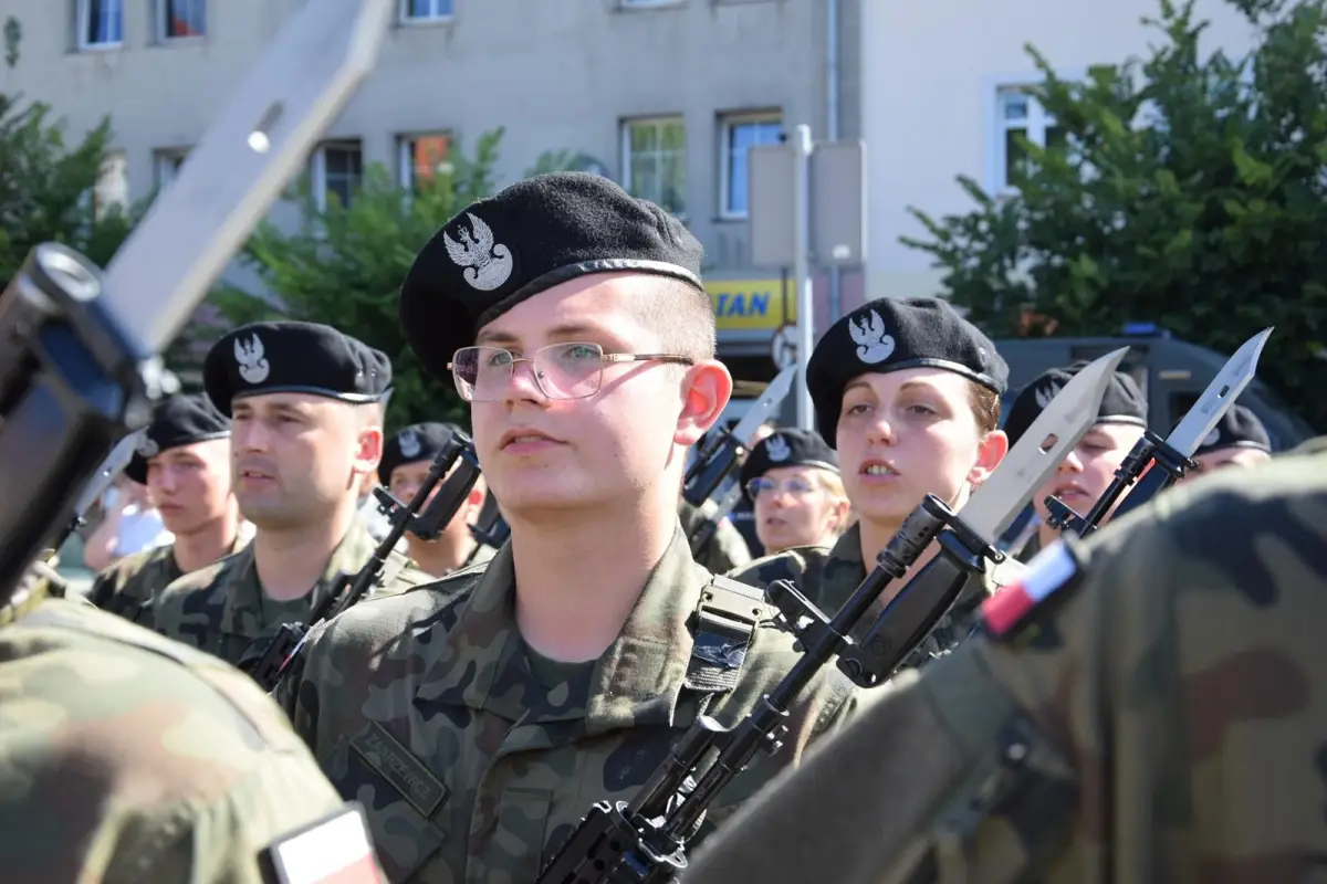 Przysięga wojskowa na rynku we Wleniu
