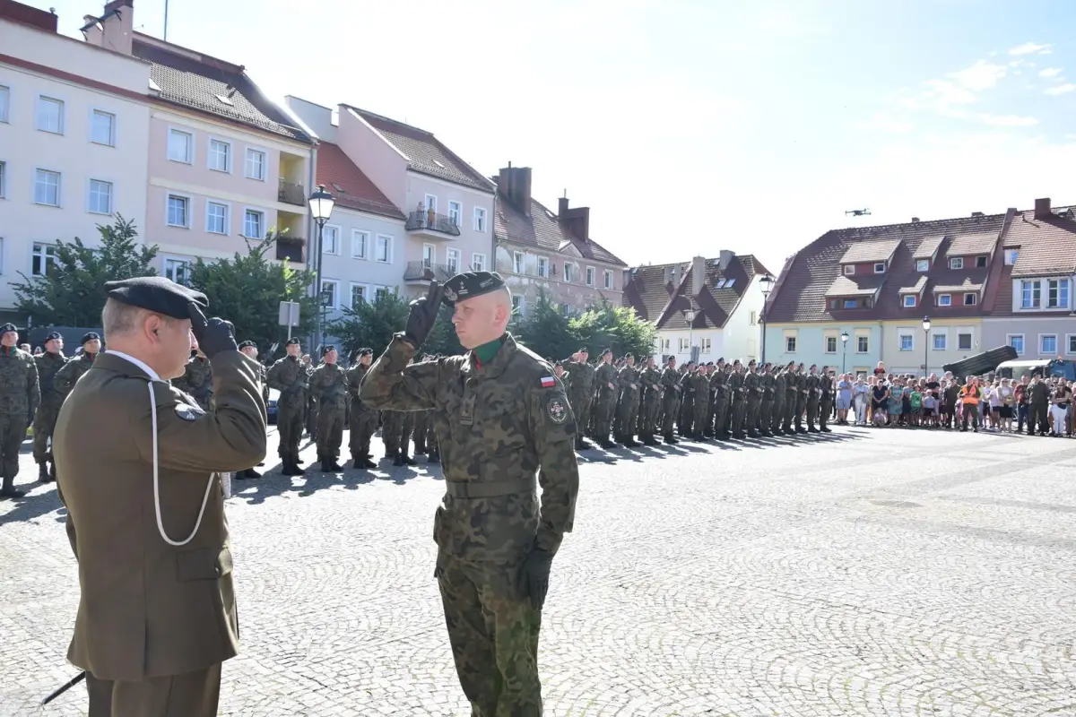 Przysięga wojskowa na rynku we Wleniu