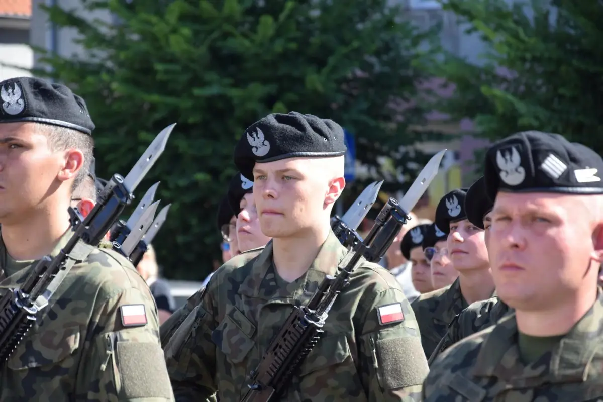 Przysięga wojskowa na rynku we Wleniu