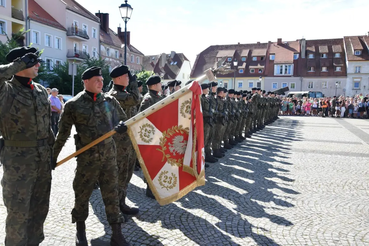 Przysięga wojskowa na rynku we Wleniu