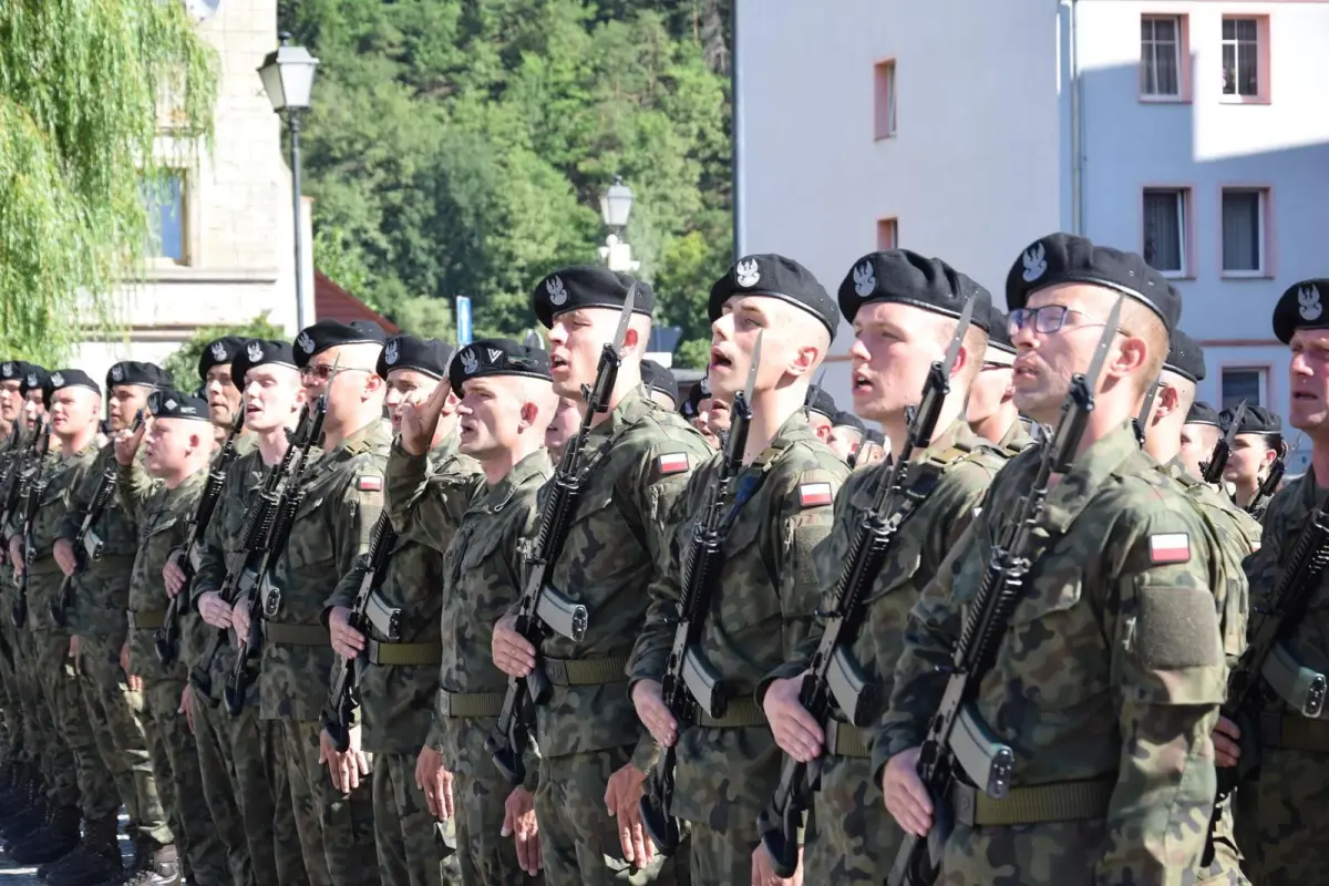 Przysięga wojskowa na rynku we Wleniu