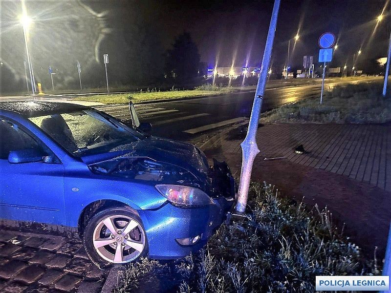 Zdarzenie drogowe na ulicy Jaworzyńskiej w Legnicy