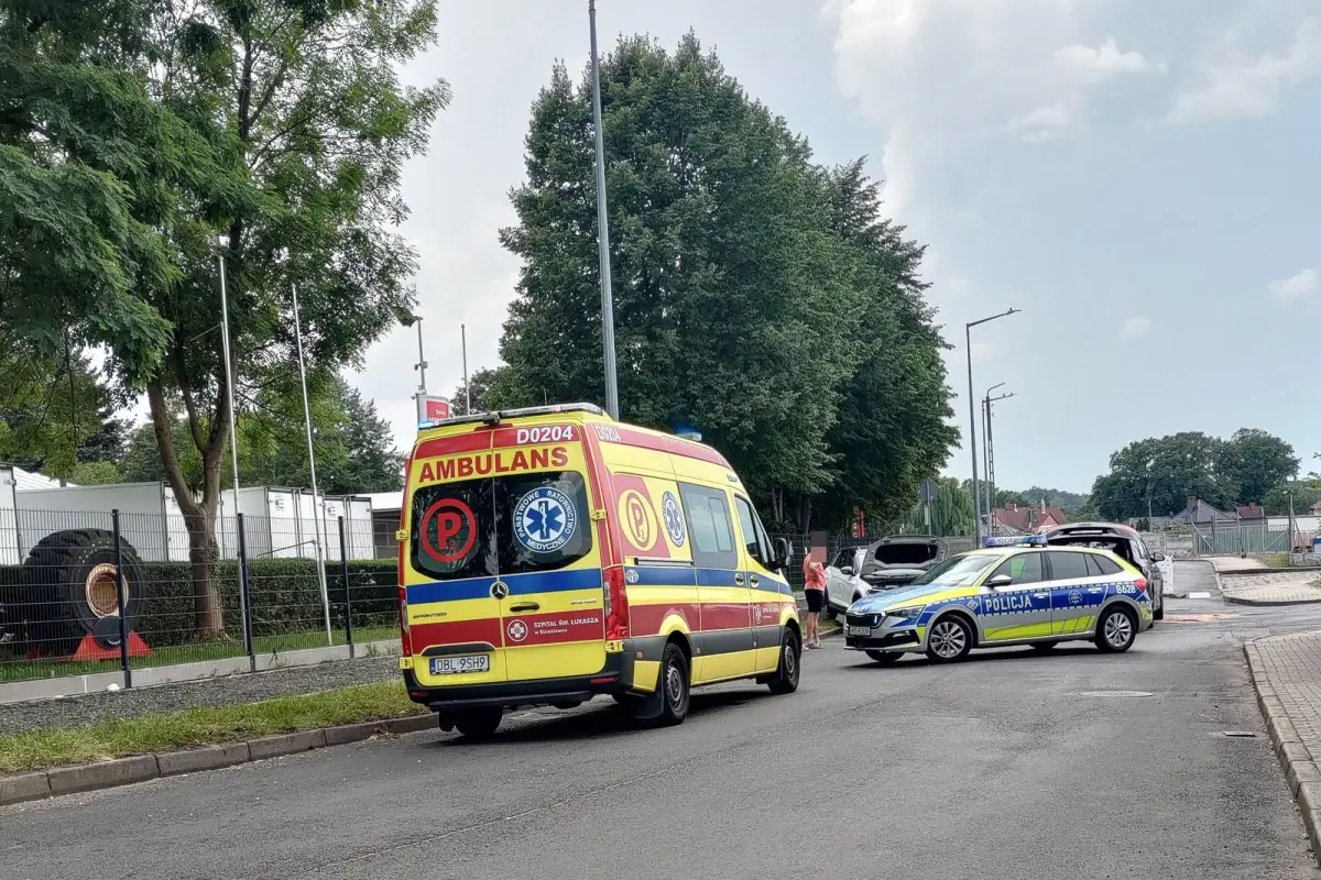Zdarzenie dwóch aut za Carrefourem w Bolesławcu