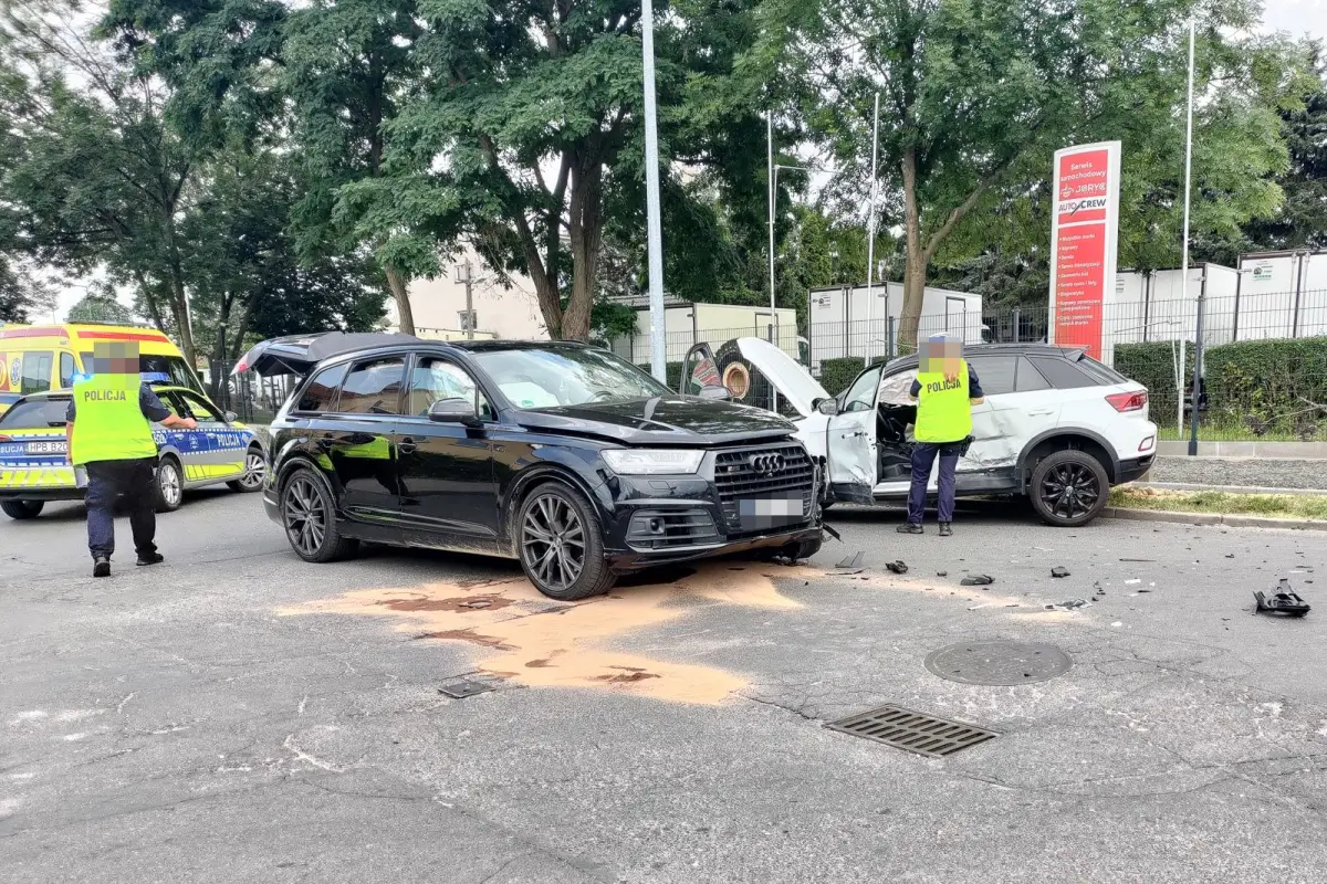 Zdarzenie dwóch aut za Carrefourem w Bolesławcu