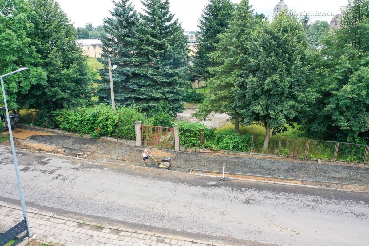 Prace przy pl. Piastowskim i ulicy Orlej w Bolesławcu