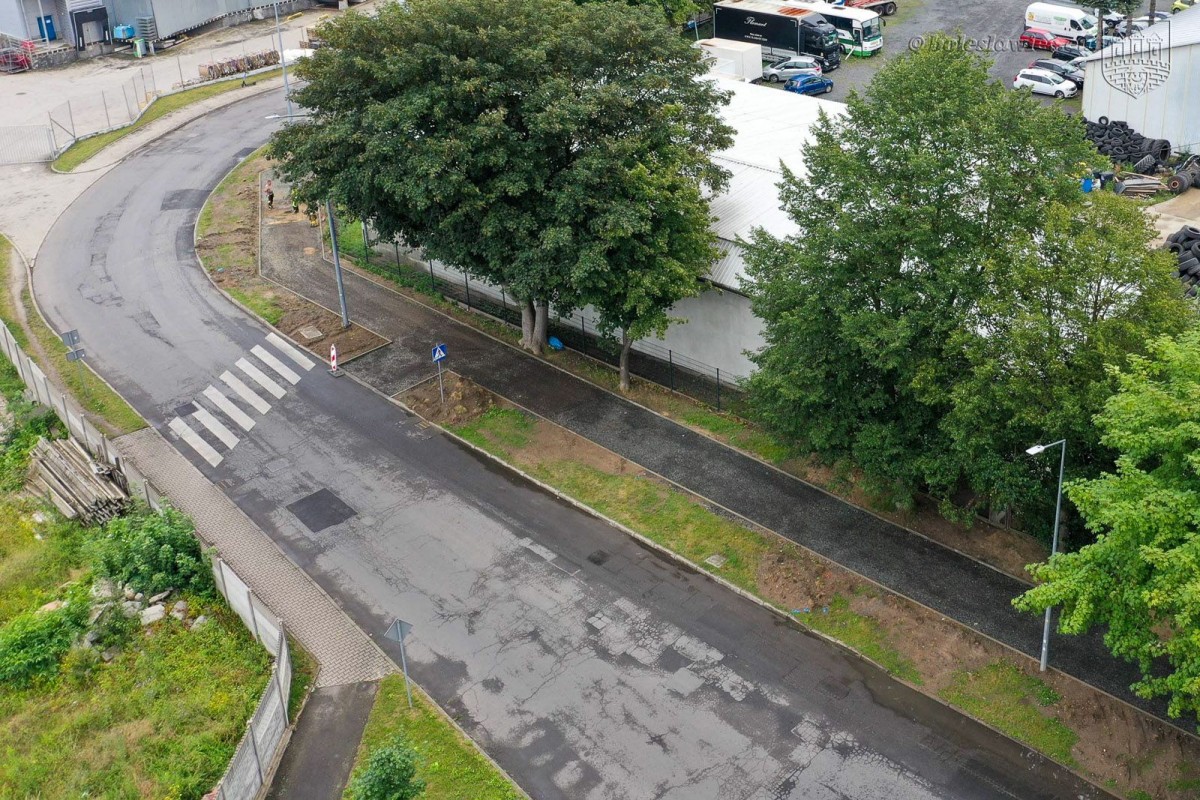 Prace przy pl. Piastowskim i ulicy Orlej w Bolesławcu