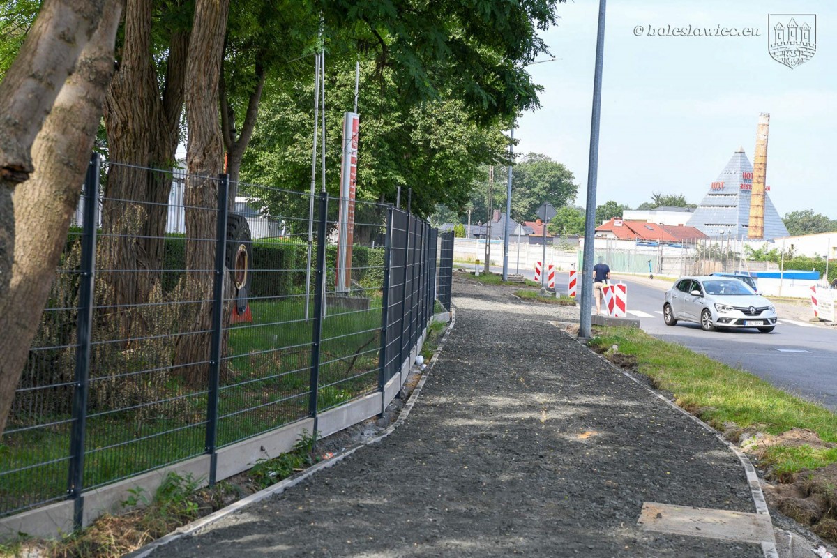 Prace przy pl. Piastowskim i ulicy Orlej w Bolesławcu