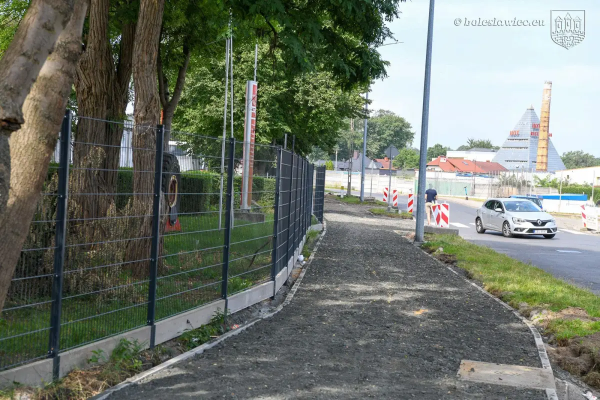 Prace przy pl. Piastowskim i ulicy Orlej w Bolesławcu