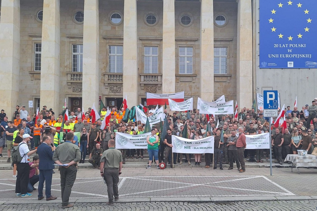 Bolesławieccy leśnicy na ogólnopolskim proteście: walczą o lasy i godność
