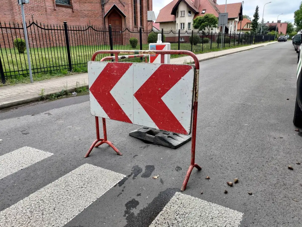 Dziura przy ulicy Orzeszkowej została oznakowana