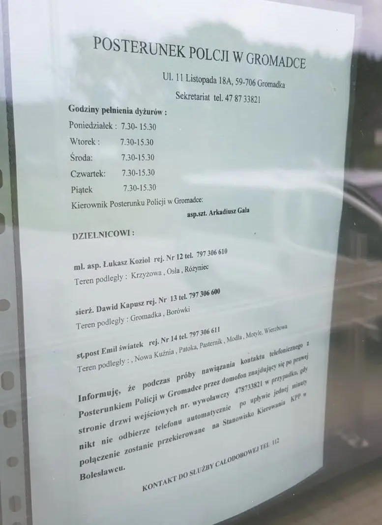 Kartka na drzwiach posterunku
