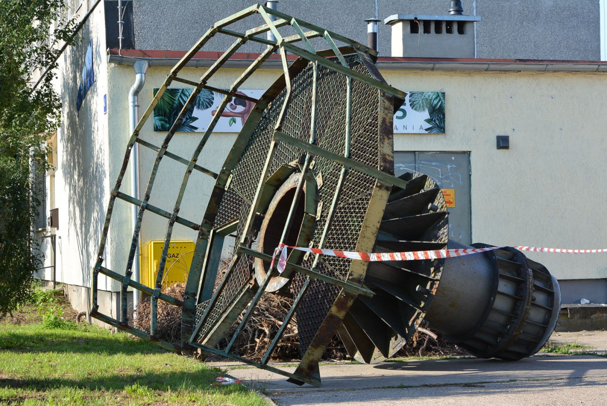 Zdemontowany komin na osiedlu Staszica