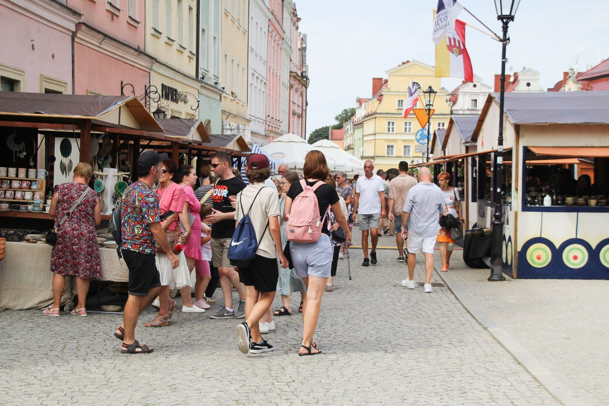 Coraz więcej ludzi na targach ceramicznych. Zobacz zdjęcia z czwartku