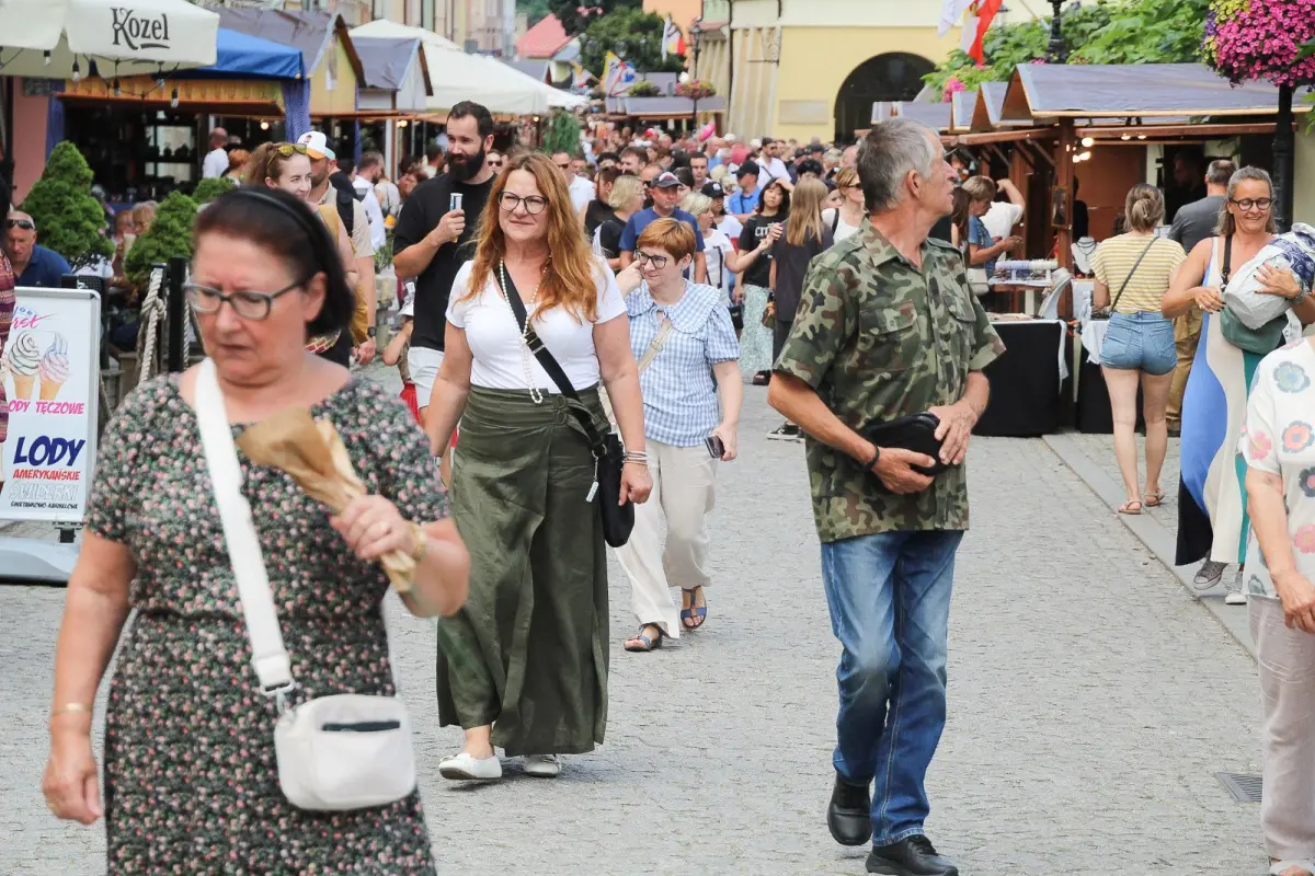 Coraz więcej ludzi na targach ceramicznych. Zobacz zdjęcia z czwartku