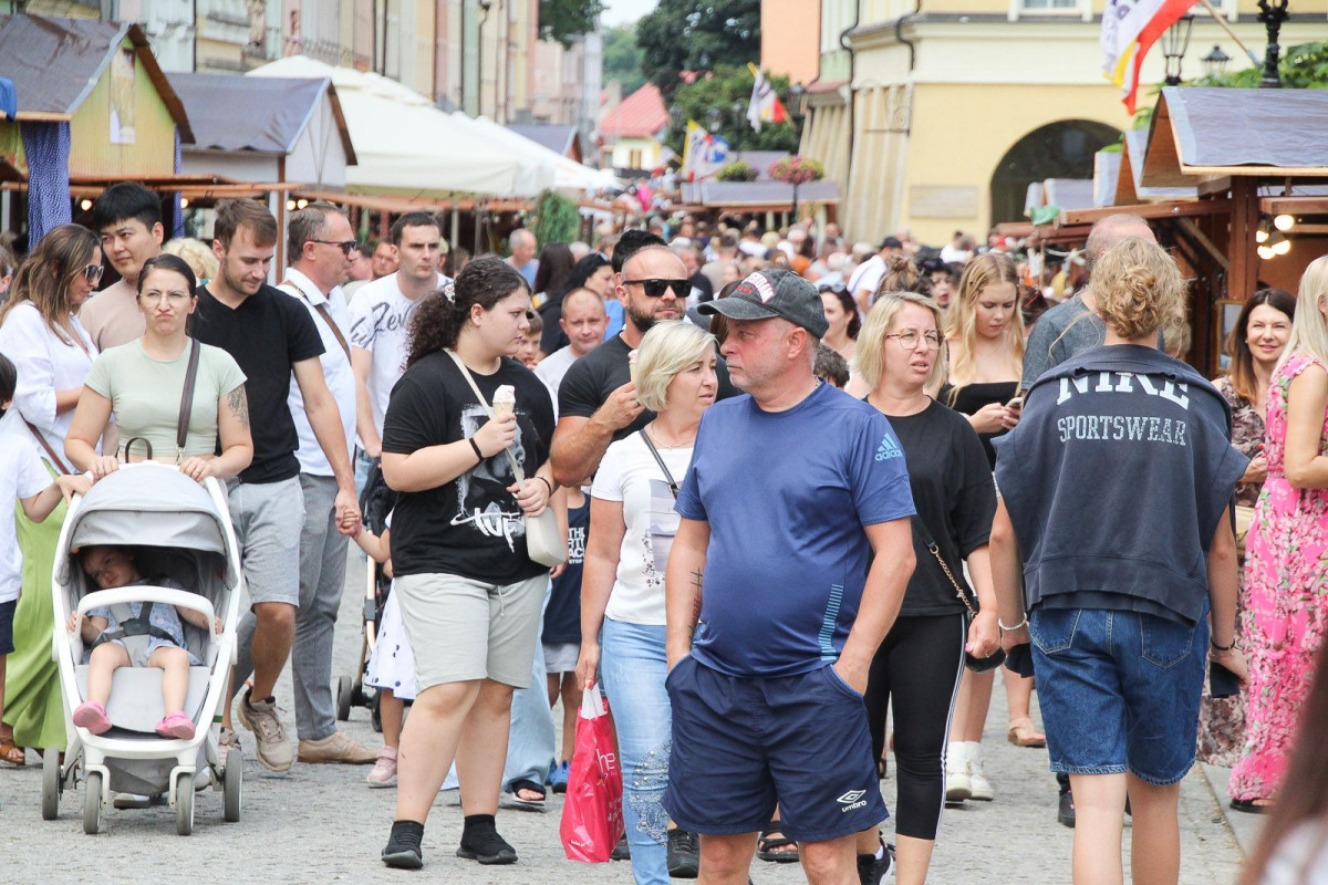 Coraz więcej ludzi na targach ceramicznych. Zobacz zdjęcia z czwartku