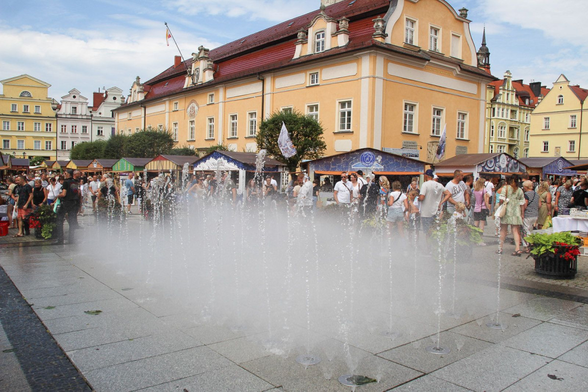 Coraz więcej ludzi na targach ceramicznych. Zobacz zdjęcia z czwartku