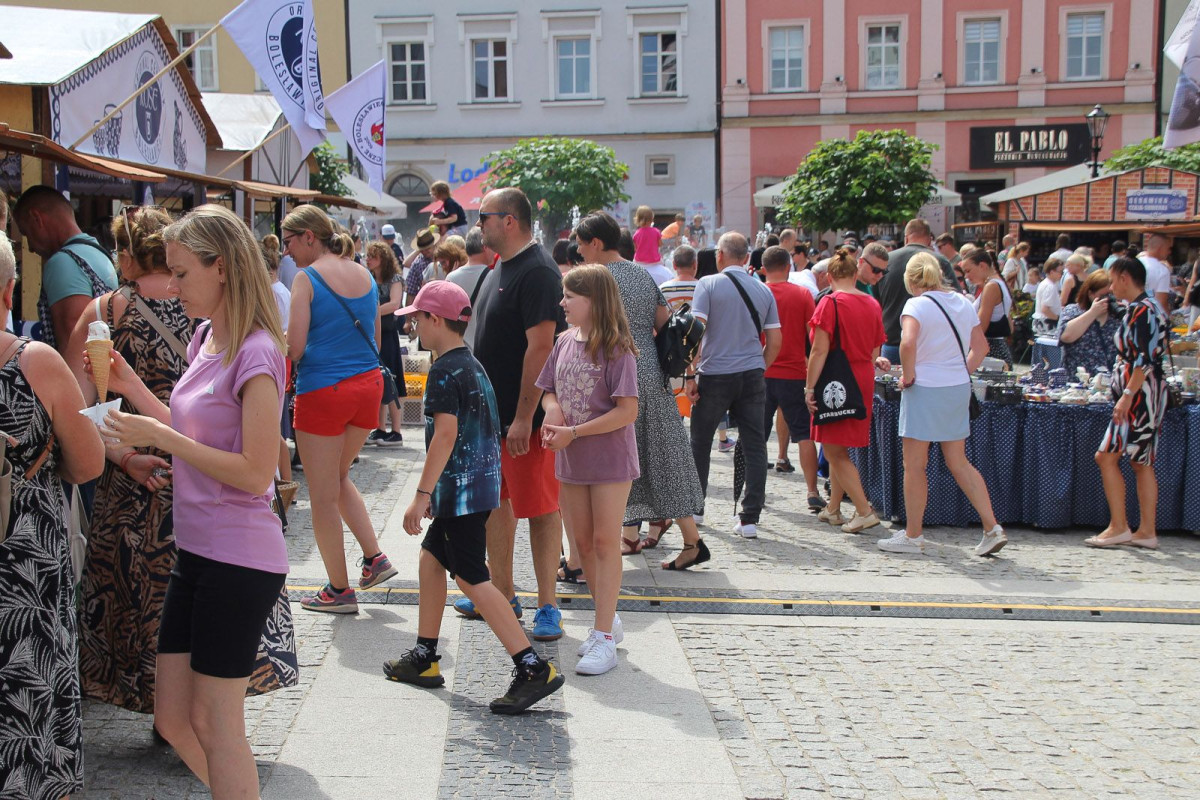 Coraz więcej ludzi na targach ceramicznych. Zobacz zdjęcia z czwartku