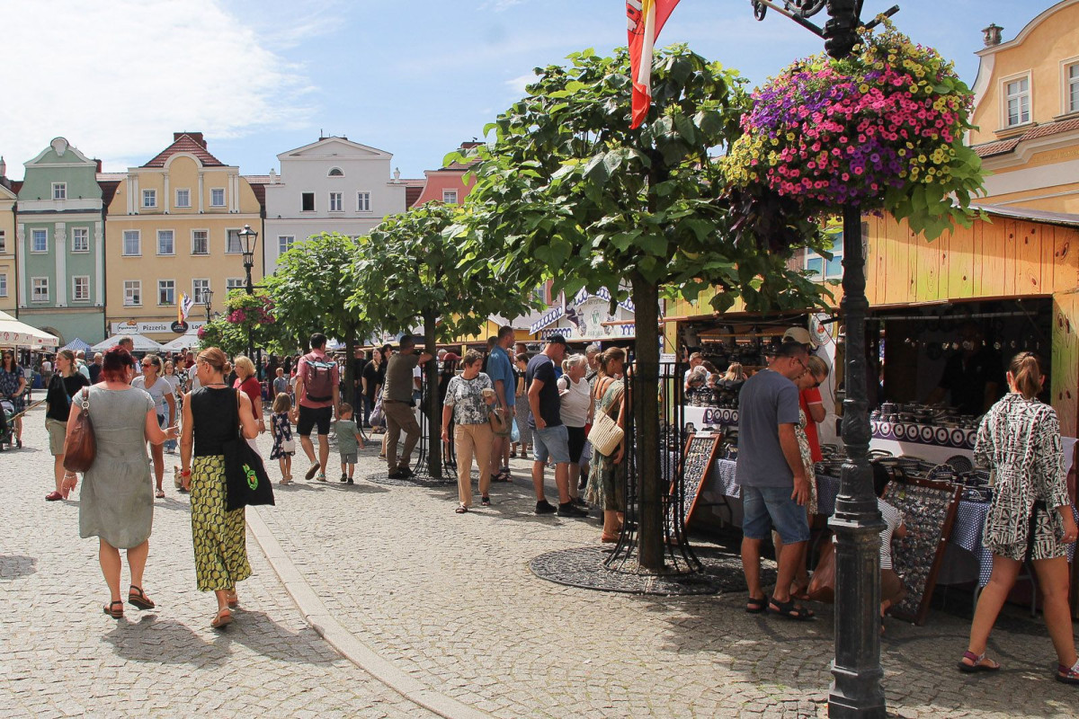 Coraz więcej ludzi na targach ceramicznych. Zobacz zdjęcia z czwartku
