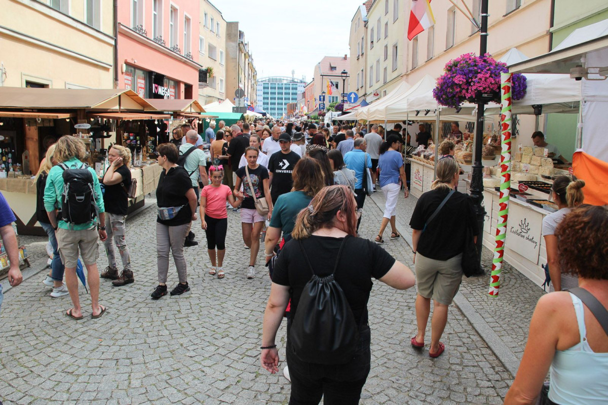 Coraz więcej ludzi na targach ceramicznych. Zobacz zdjęcia z czwartku