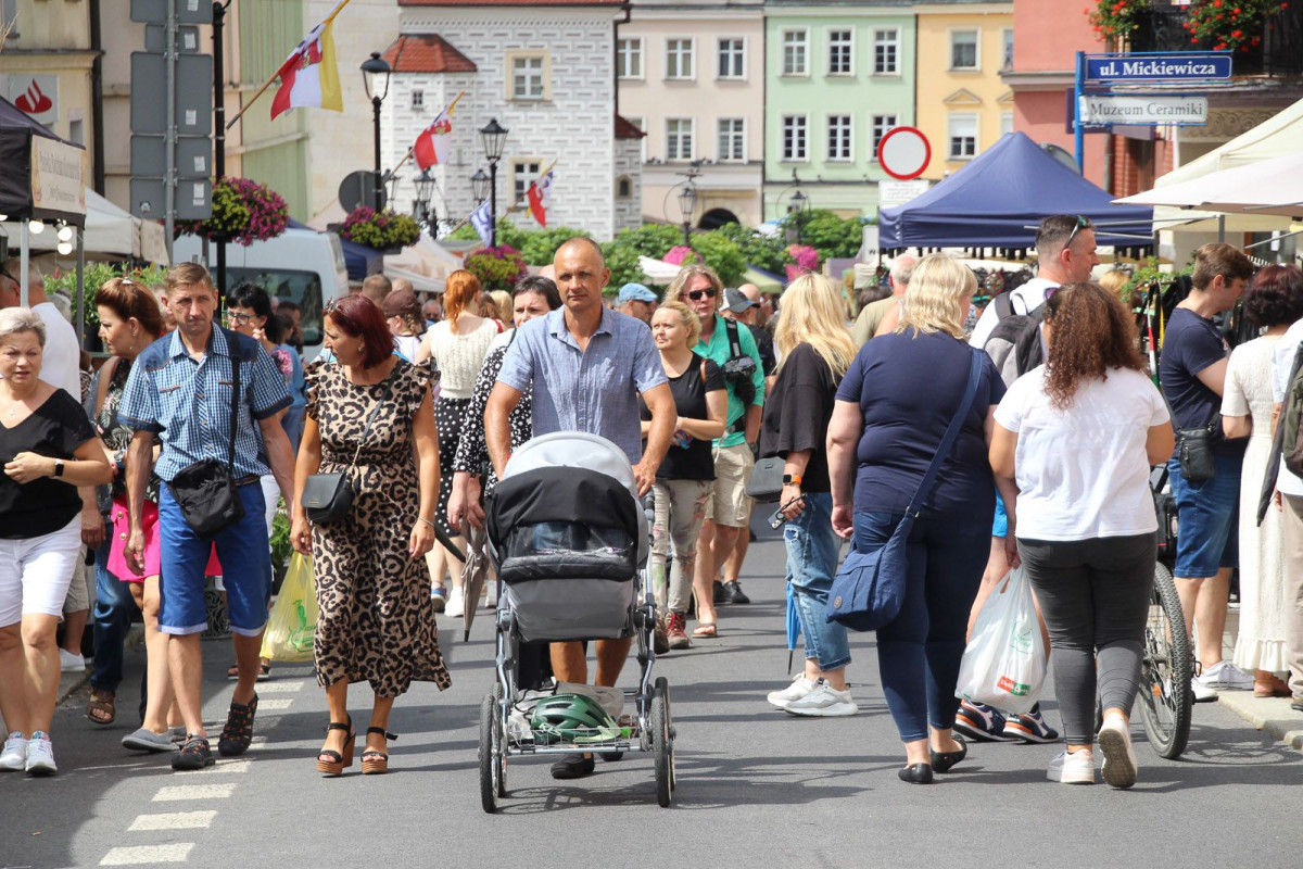 Coraz więcej ludzi na targach ceramicznych. Zobacz zdjęcia z czwartku