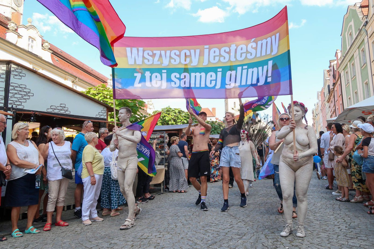 Drugi Marsz Równości w Bolesławcu podczas Święta Ceramiki