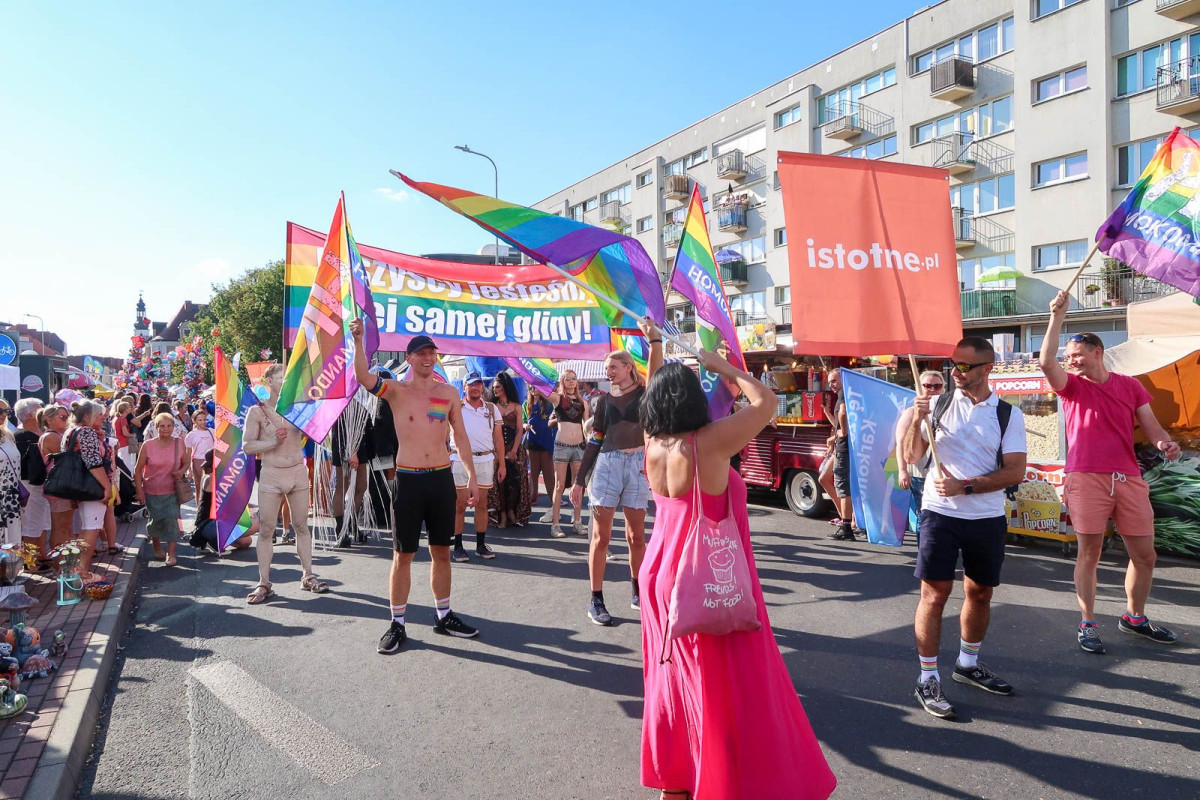 Drugi Marsz Równości w Bolesławcu podczas Święta Ceramiki