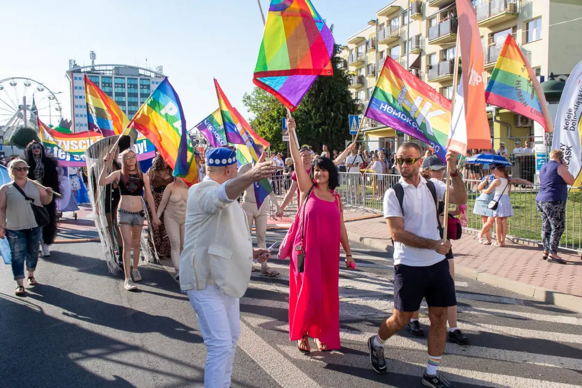 Drugi Marsz Równości w Bolesławcu podczas Święta Ceramiki