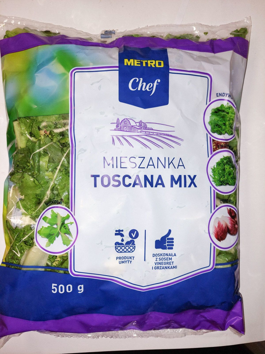 Mieszkanka sałat z ostrzeżenia