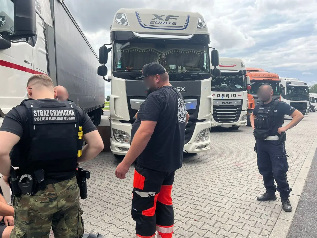 Akcja służb na parkingu przy A4
