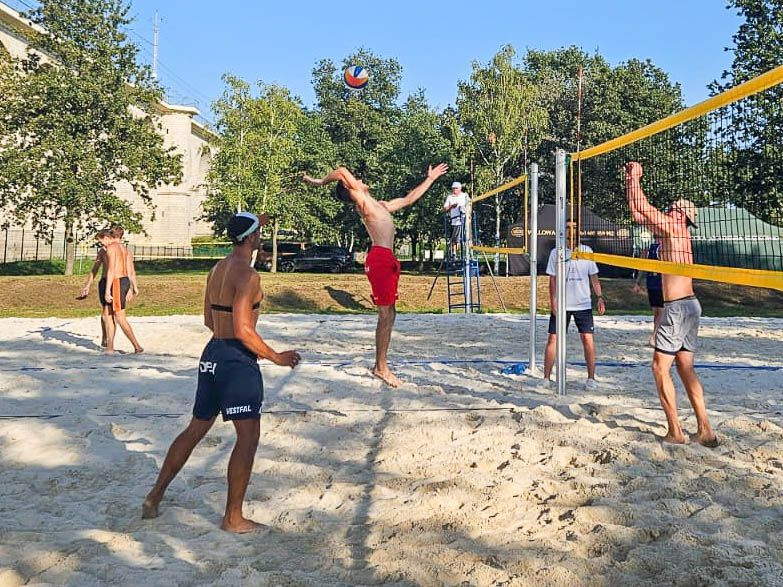 Turniej siatkówki plażowej