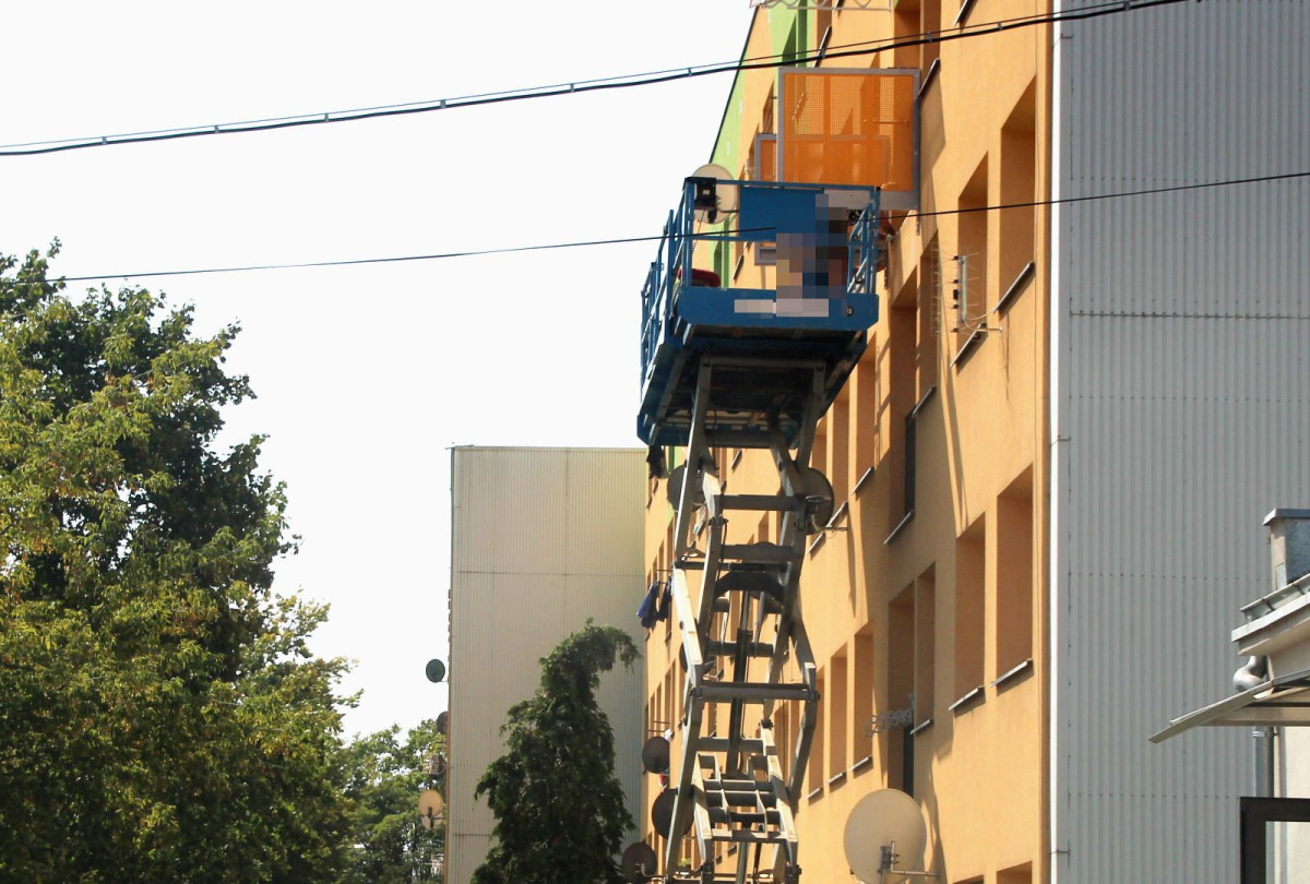 Montaż podwieszanego balkonu przy ulicy Tadka Jasińskiego