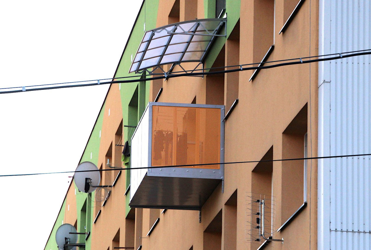 Podwieszane balkony przy ulicy Tadka Jasińskiego