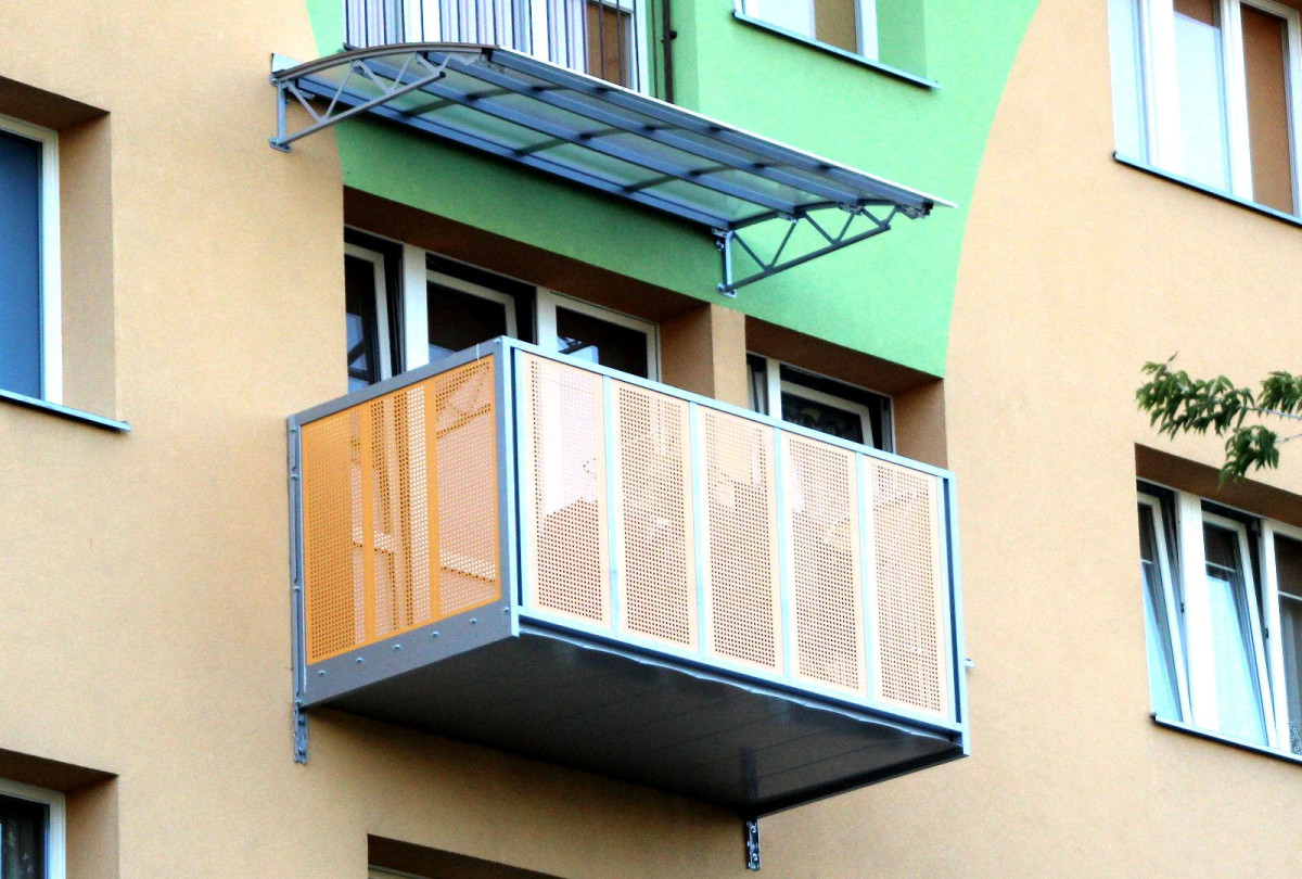 Podwieszane balkony przy ulicy Tadka Jasińskiego