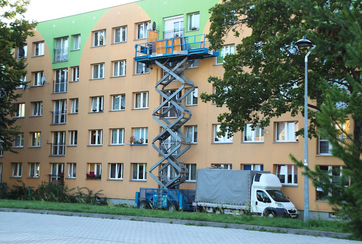 Podwieszane balkony przy ulicy Tadka Jasińskiego