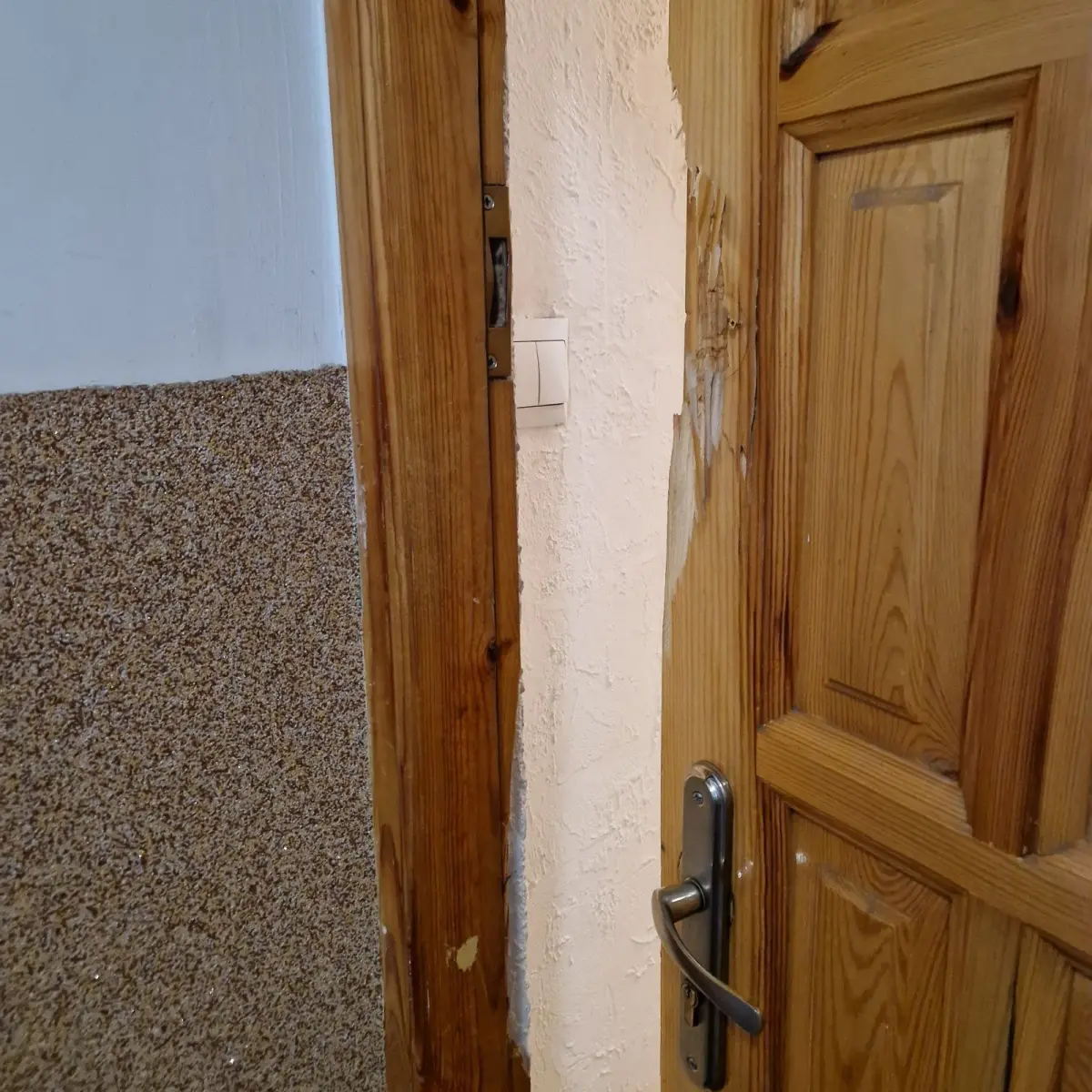 Zdewastowane mieszkanie przy ul. Daszyńskiego