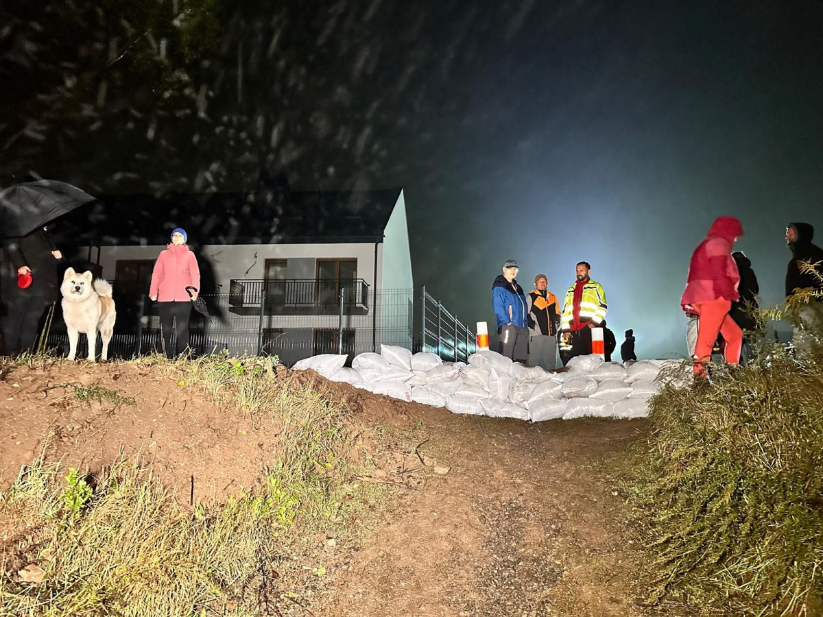 Budowa wałów przy ulicy Kraszewskiego w Bolesławcu