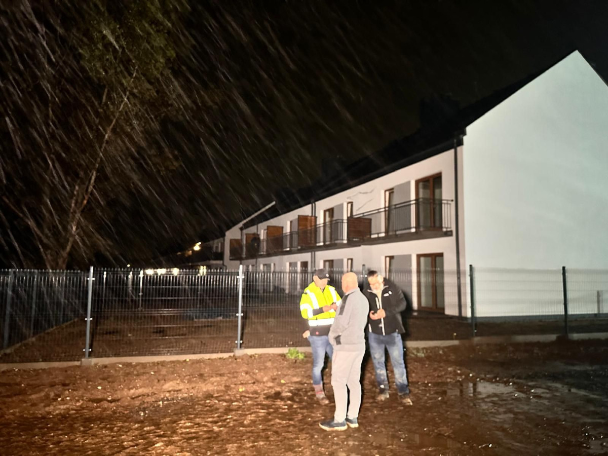 Budowa wałów przy ulicy Kraszewskiego w Bolesławcu