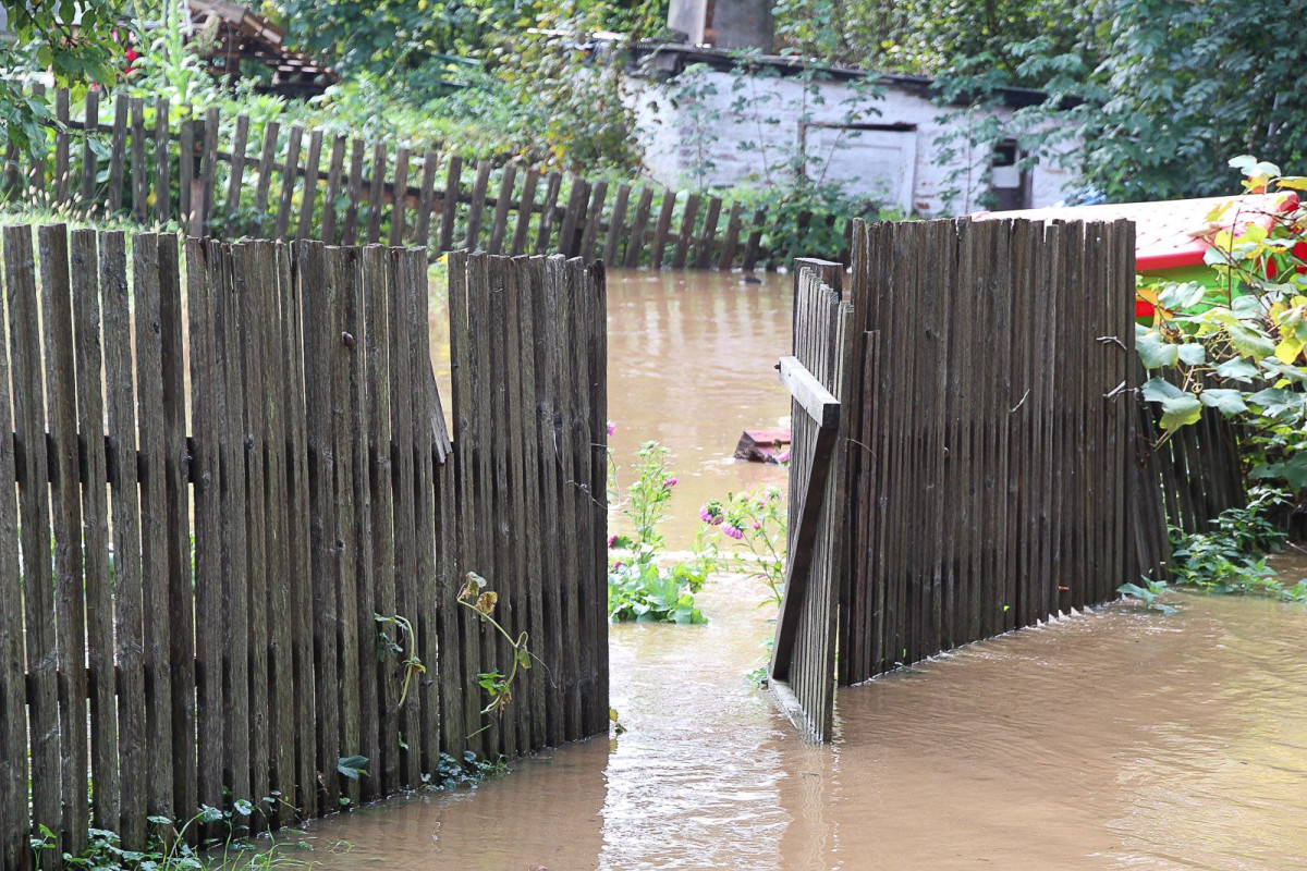 Zalany bulwar nad Bobrem