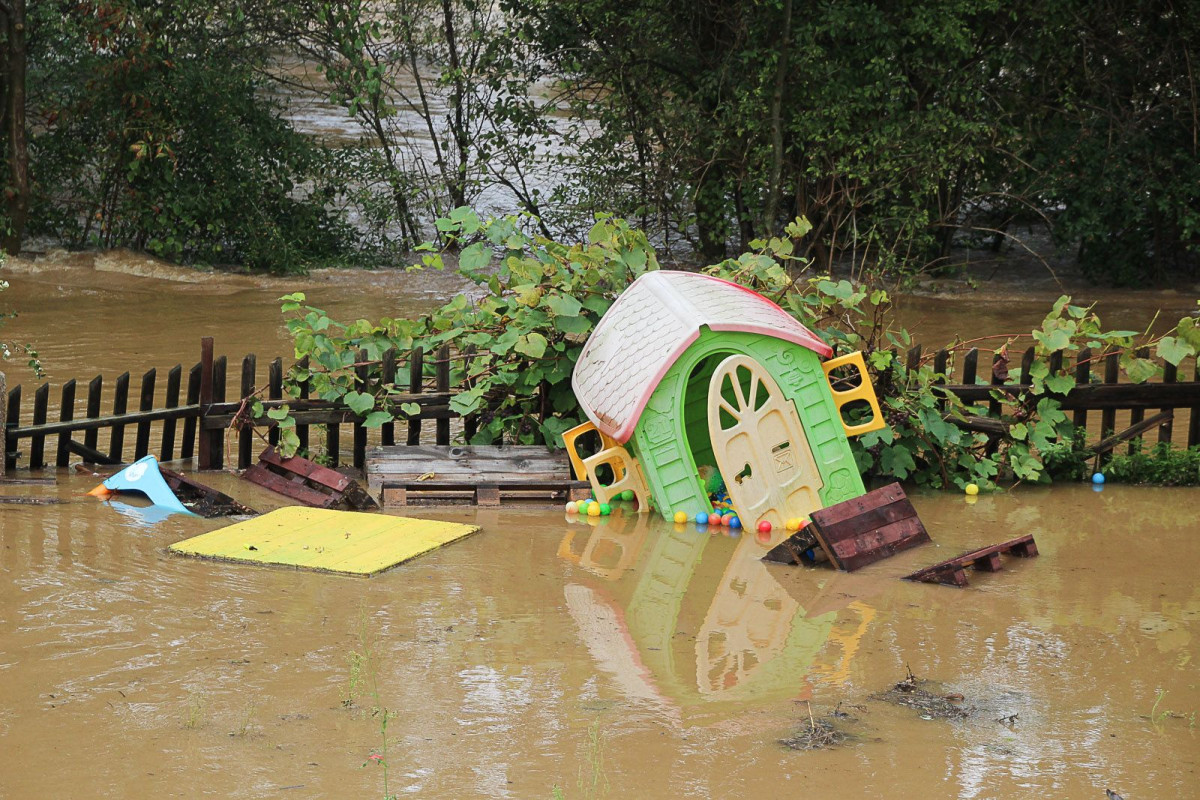 Zalany bulwar nad Bobrem