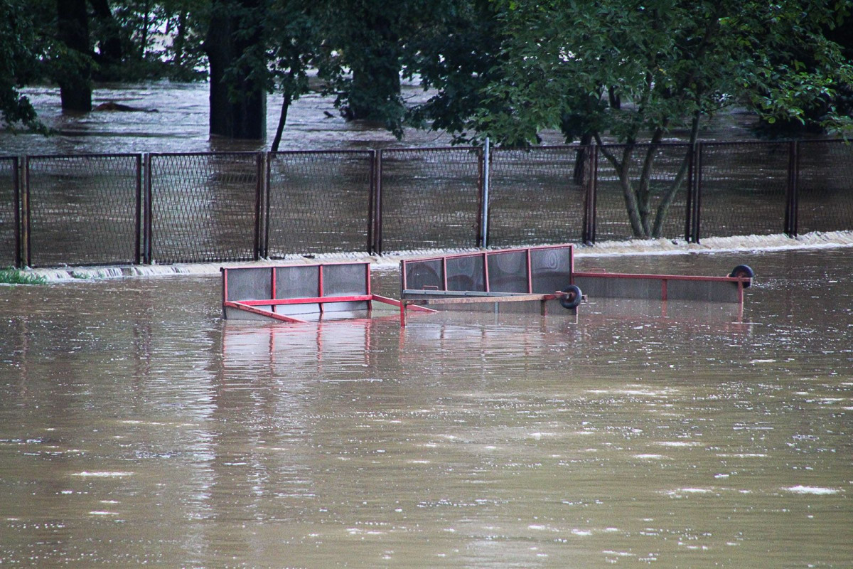 Zalany stadion przy Rajskiej