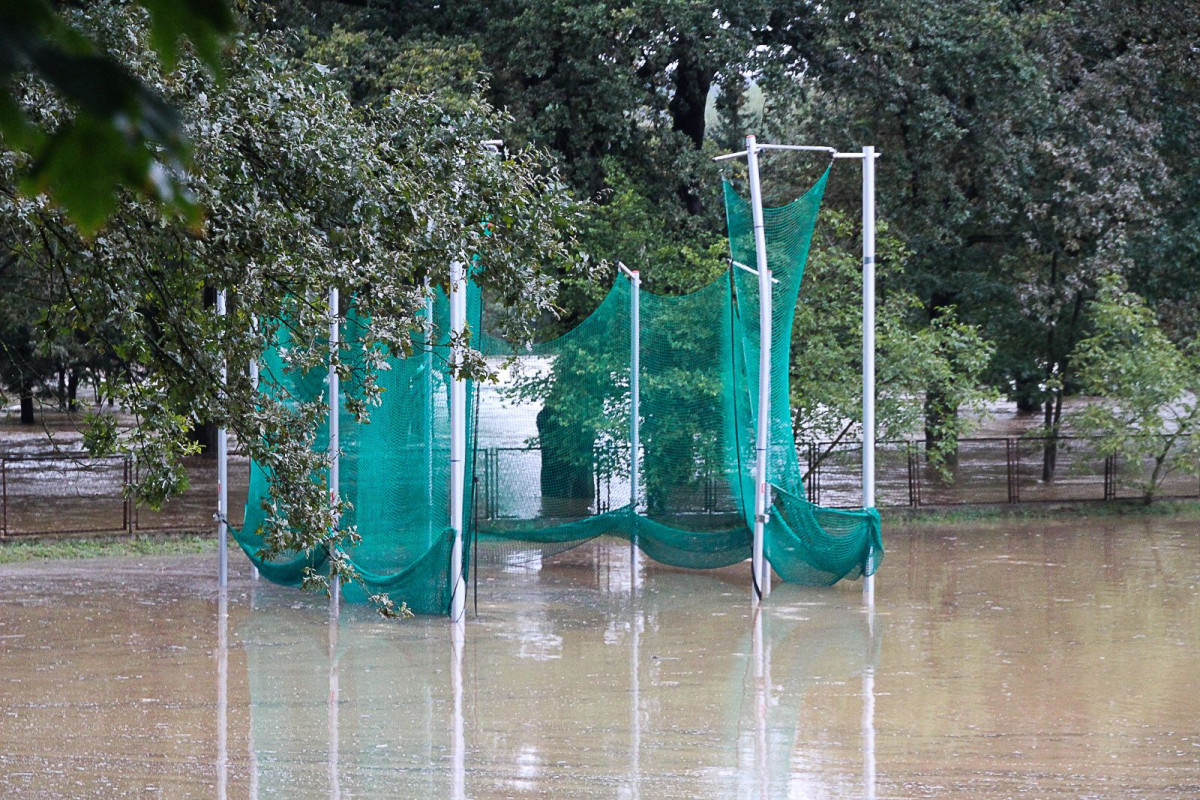 Zalany stadion przy Rajskiej